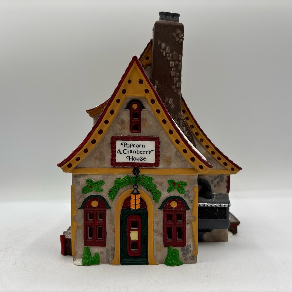 Department 56 1996 Vintage HVC North Pole Series Popcorn & Cranberry House 56388
